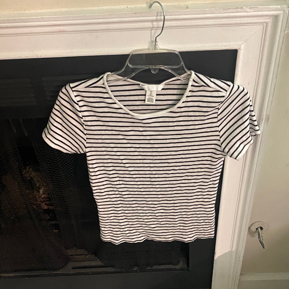 H&M Black and White Striped Short Sleeve Top